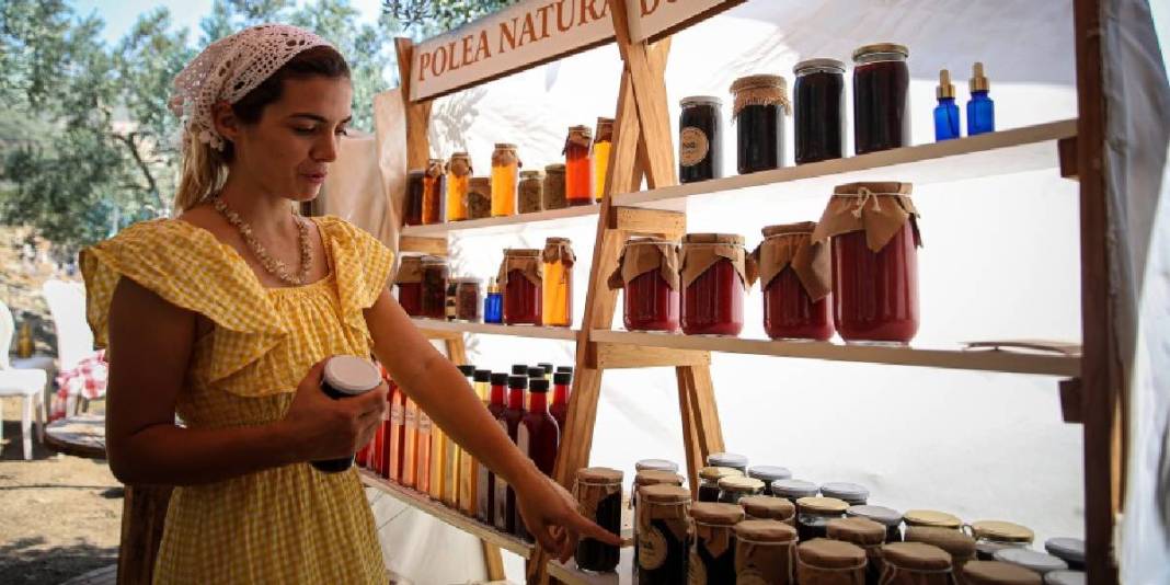 Eşiyle birlikte “Herkese olağanüstü” gelen işi yapıyor! Doğal ve katkısız üretim: Genç yaşta üretiyor, tüm Türkiye’ye satıyorlar 7